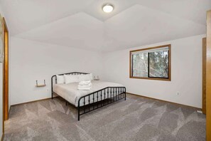 6 Schlafzimmer, Schreibtisch, Reisekinderbett, WLAN