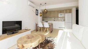 Living area - wonderful apt. design 1 minute from the beach (Santandria (Platja))
