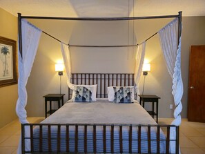 2 bedrooms, iron/ironing board, free WiFi, bed sheets - Unrivalled beach access! (Providenciales)