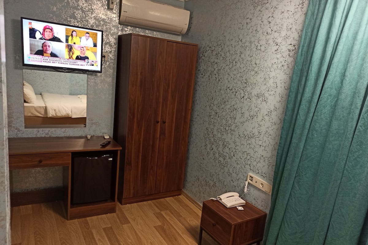 In-room safe, soundproofing, iron/ironing board, free WiFi