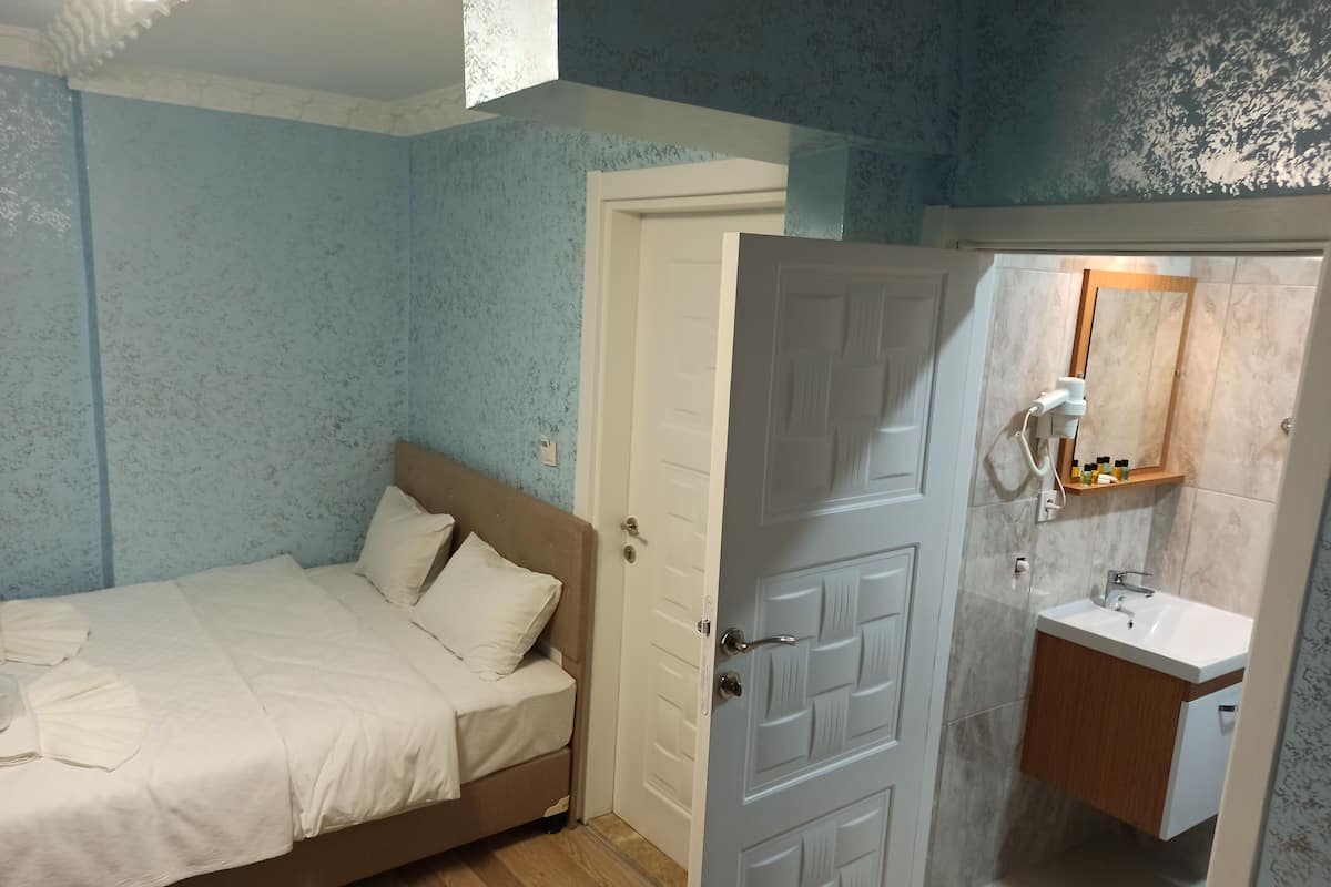 Standard Triple Room | In-room safe, soundproofing, iron/ironing board, free WiFi