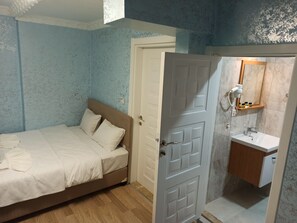 In-room safe, soundproofing, iron/ironing board, free WiFi - BLUE SAİL HOTEL (Istanbul)