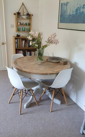 Cottage | Private kitchen | Fridge, microwave, oven, stovetop - 2 Bed Cottage - Sleeps 4 - Garden, Pets, Wifi (Newton Abbot)