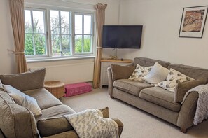 Living area - 2 Bed Cottage - Sleeps 4 - Garden, Pets, Wifi (Newton Abbot)