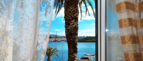 Apartment (Three bedroom apartment with Sea view) | Blick von der Unterkunft