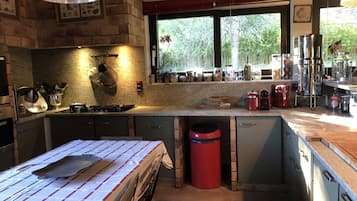 Refrigerador, microondas, horno y lavavajillas