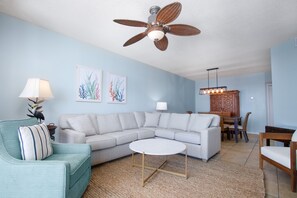 Una Smart TV, una chimenea