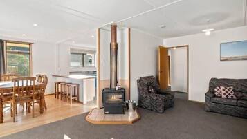 TV, fireplace, offices