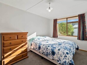 3 chambres, fer et planche à repasser, Wi-Fi, draps fournis