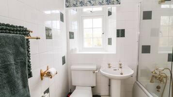 Cottage | Bathroom