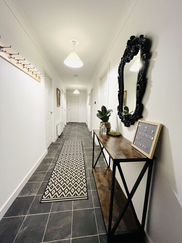 Peaceful bungalow, super close to birnam oak and hiking trails.