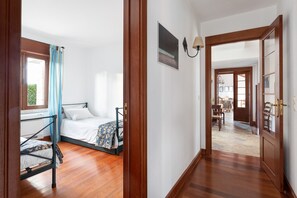 4 bedrooms, desk, iron/ironing board, travel cot