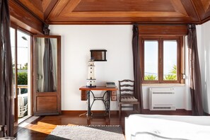 4 bedrooms, desk, iron/ironing board, travel cot