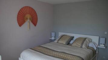 1 bedroom, desk, travel crib, free WiFi