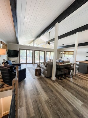 Smart TV - NEW!The Overlook @ Harbor Springs-2 miles from Jtown Marina! Lake Views+Parking  (Jamestown)