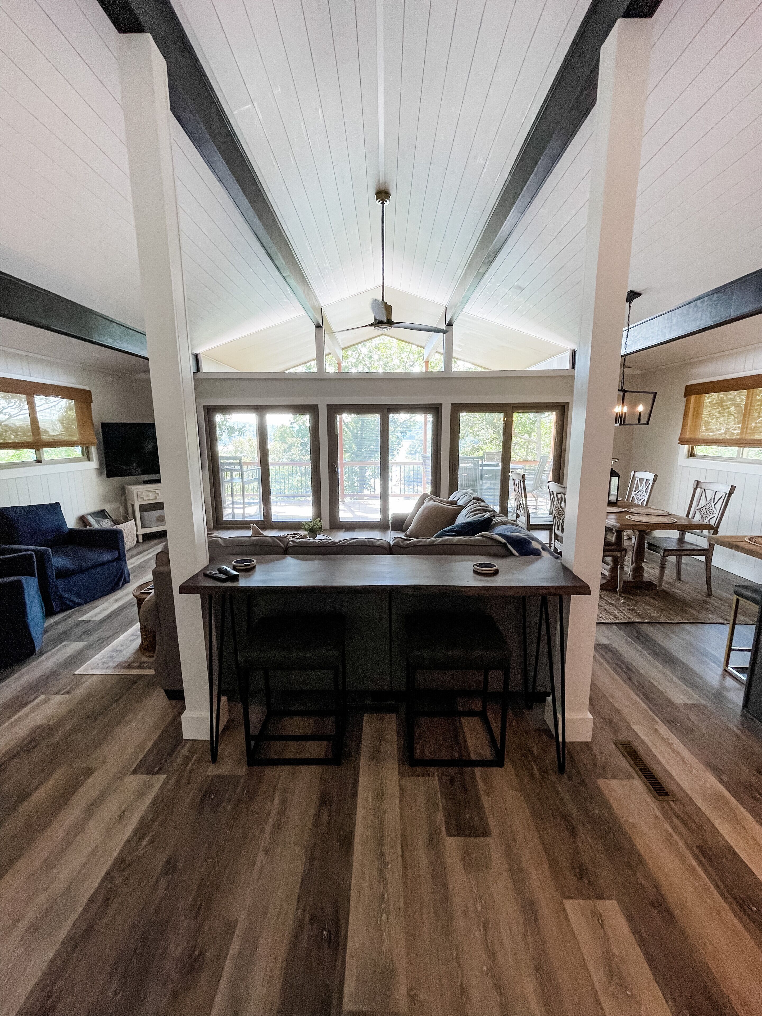 NEW!!The Overlook @ Harbor Springs-2 miles from Jtown Marina! Lake View+Parking!