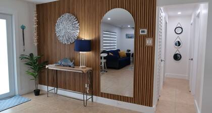 COZY FAMILY HOME-POOL-HOTTUB -5 minute drive to sombrero beach-private property