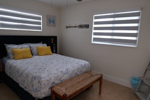 2 bedrooms, free WiFi, bed sheets - COZY FAMILY HOME-POOL-SPA -5 minute drive to sombrero beach-private property (Marathon)