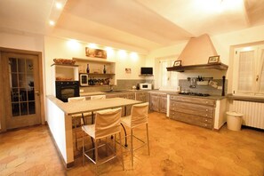 Fridge, microwave, oven, stovetop - the Casale di Bionzo (Costigliole d'Asti)