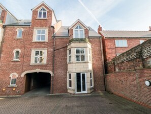 Exterior - Apartment 1, 19 Cleveland Terrace (Whitby)