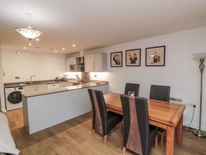 Cottage | Dining - Apartment 1, 19 Cleveland Terrace (Whitby)