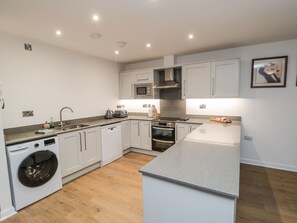 Cottage | Private kitchen | Fridge, microwave, dishwasher, electric kettle - Apartment 1, 19 Cleveland Terrace (Whitby)