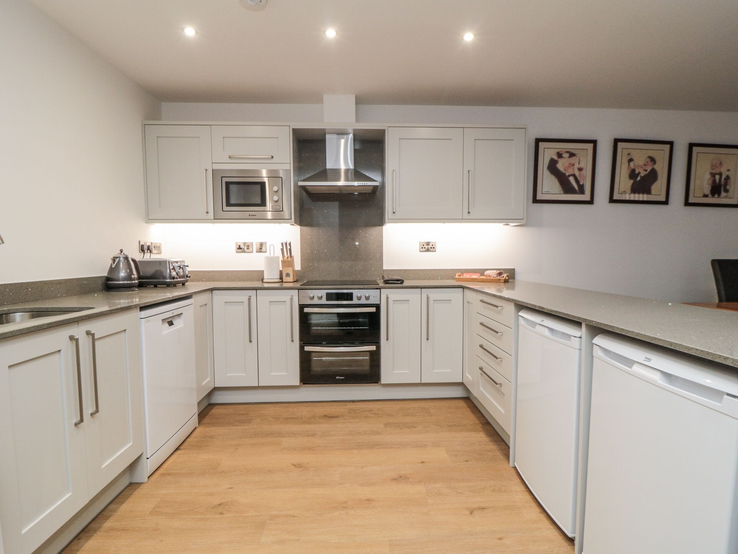 Cottage | Private kitchen | Fridge, dishwasher, electric kettle, toaster