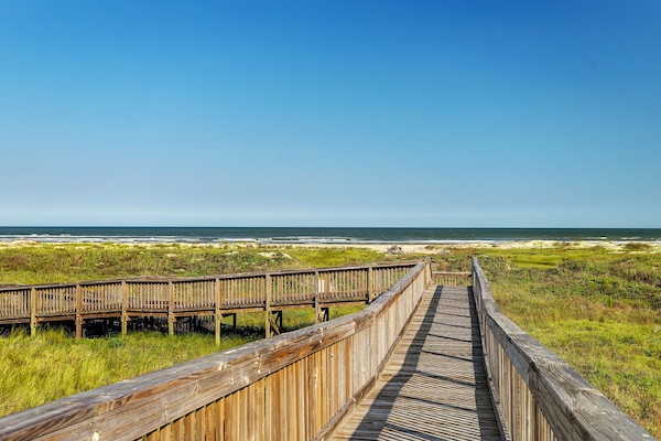 Walk way to the beautiful beaches of Pointe West.