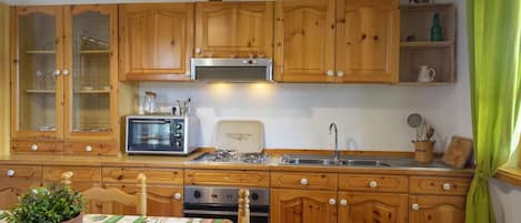 Refrigerador, horno, lavavajillas, cafetera/tetera