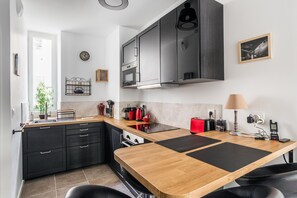 Fridge, microwave, oven, coffee/tea maker - Armstrong - Charmant logement au coeur de Nantes (Nantes)