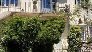 Front of property - MAISON LEONARD DU VENTOUX (Sault)