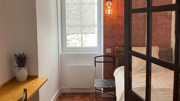 Economy Single Room | Soundproofing, free WiFi