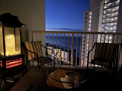 Grand Panama - End Unit - Sleeps 8 - 10 - Beach Chairs Incl. - Beach Access!