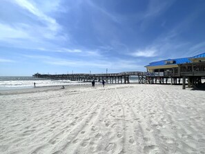 Plage à proximité, chaise longue, serviettes de plage