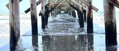 Beach nearby, sun-loungers, beach towels