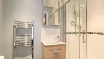 Cottage | Bathroom | Shower