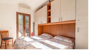 2 bedrooms, iron/ironing board, travel crib, free WiFi