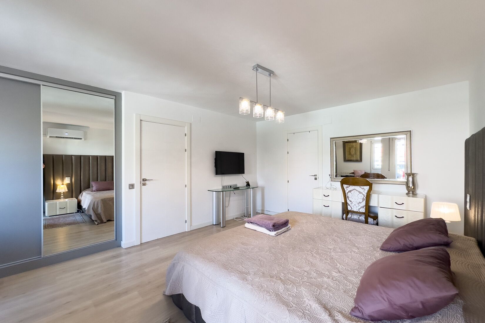 3 dormitorios, tabla de planchar con plancha, wifi gratis y ropa de cama