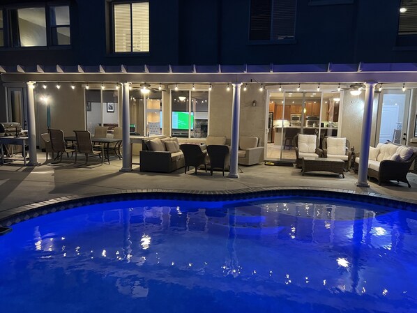 Outdoor pool, a heated pool - Executive's Home with Expansive Views Pool and Spa at the Best Temecula Location (Temecula)