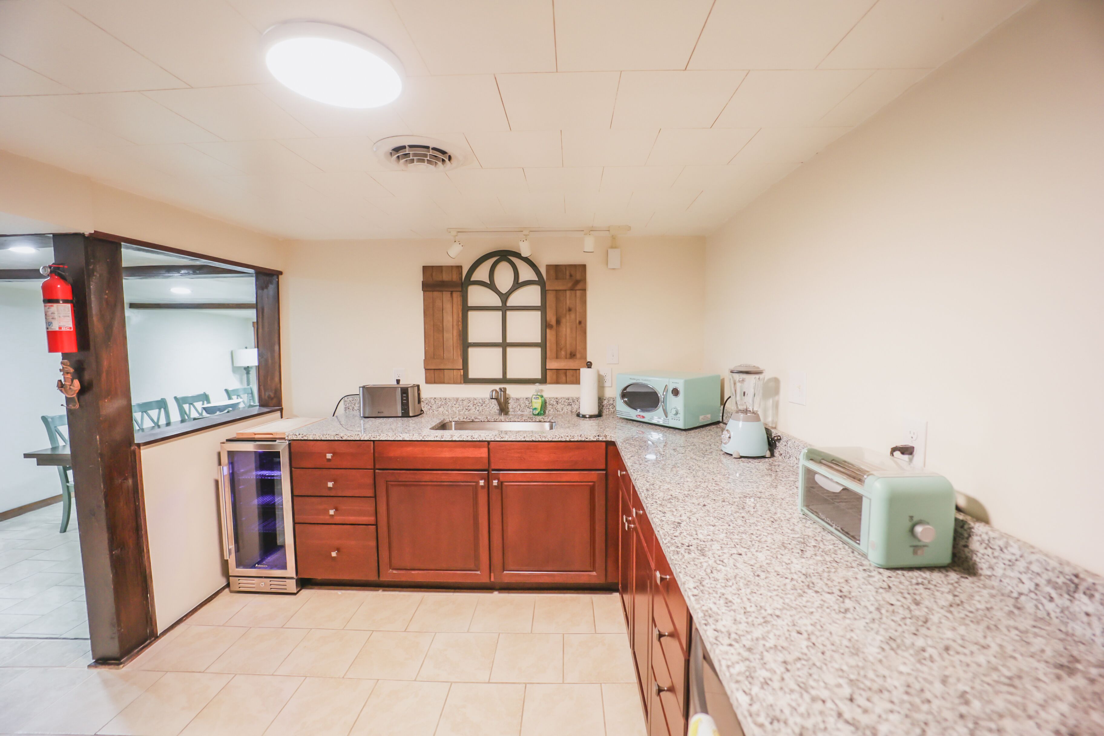 Walking distance to Burnside marina! Views of beautiful Lake Cumberland!