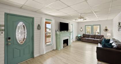 Walking distance to Burnside marina! Views of beautiful Lake Cumberland!