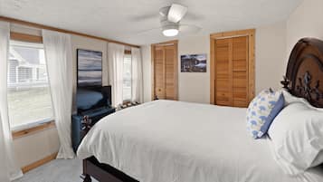 4 bedrooms, travel crib, free WiFi, bed sheets