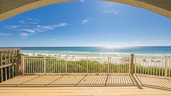 On the beach - Beach Front Condo. Gorgeous View! Clean and Cozy! Direct Beach Access. (Santa Rosa Beach)