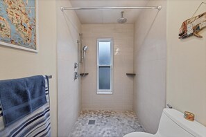 Dusche, Haartrockner, Bidet, Handtücher