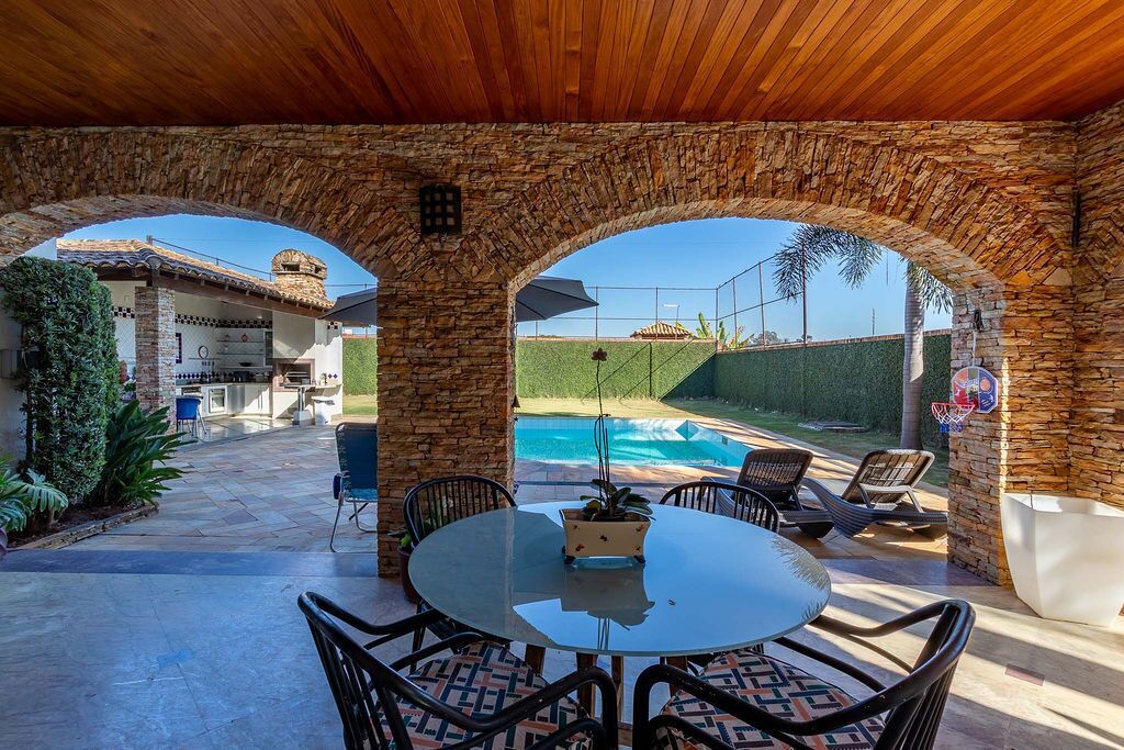 Beautiful House in Pampulha with complete leisure area. Family or Business.