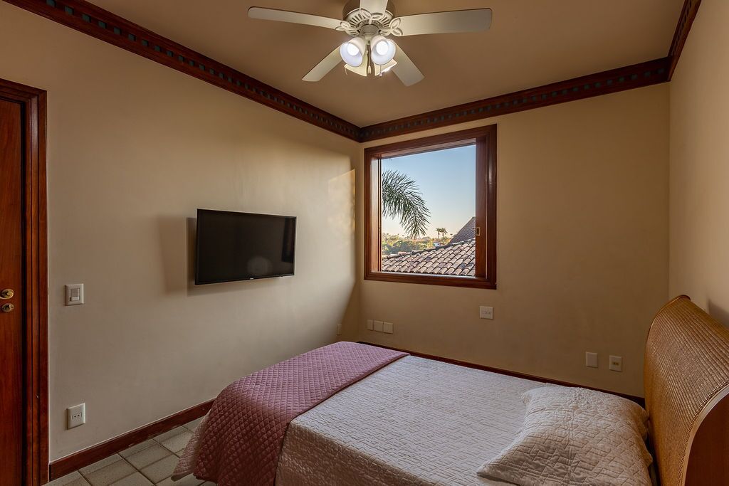 Beautiful House in Pampulha with complete leisure area. Family or Business.