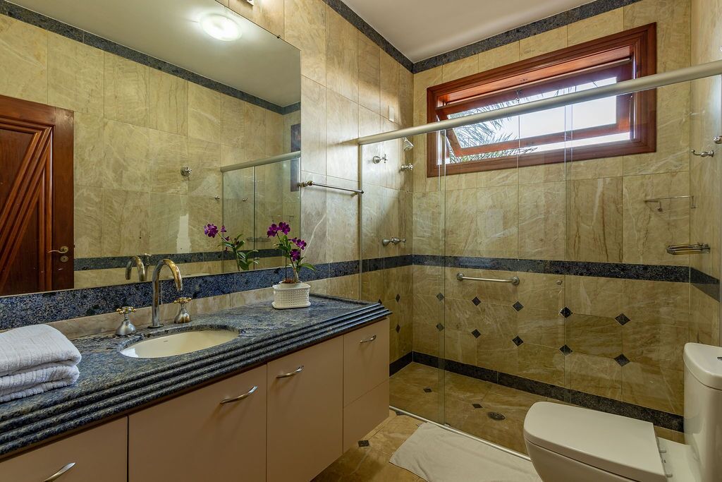 Beautiful House in Pampulha with complete leisure area. Family or Business.