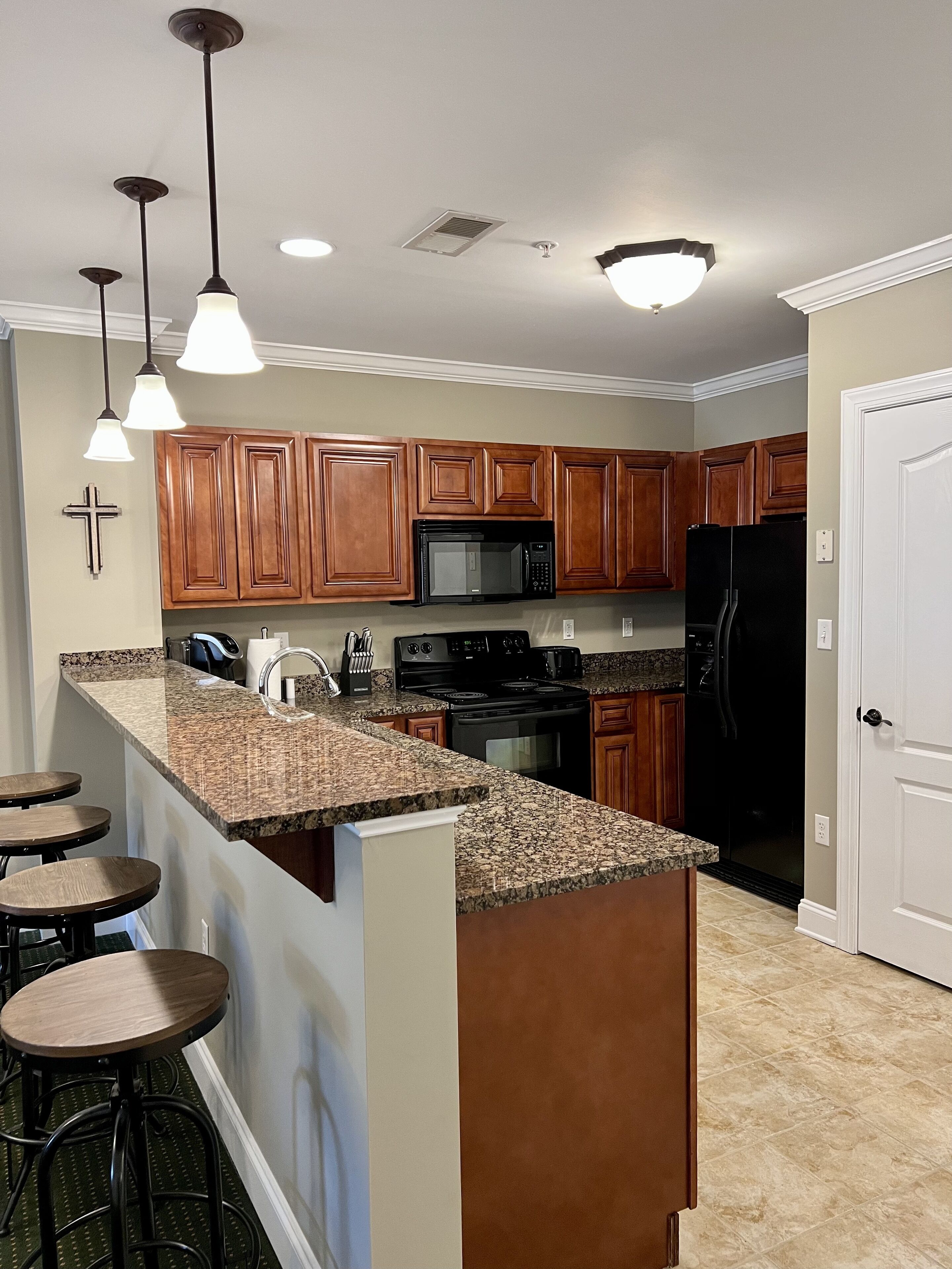 Downtown Gatlinburg, Mtn Views, Smokey Mtn National Park