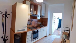 Fridge, oven, dishwasher, coffee/tea maker