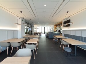 매일 유럽식 아침 식사(1인당 EUR 12)